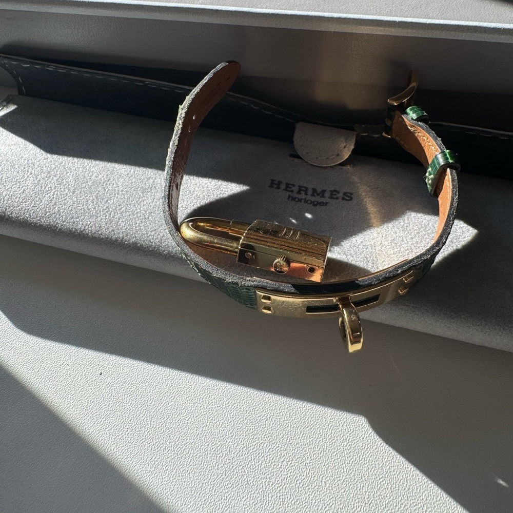 Exquisite Hermès Kelly Watch Bracelet in green Croc leather🐊 - Picture 14 of 16
